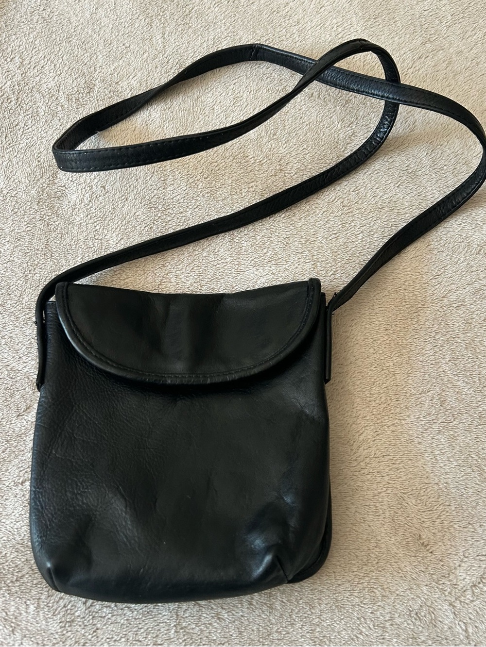 Wilsons Leather Maxima Black Genuine Leather Crossbody Bag Small Phone Pouch